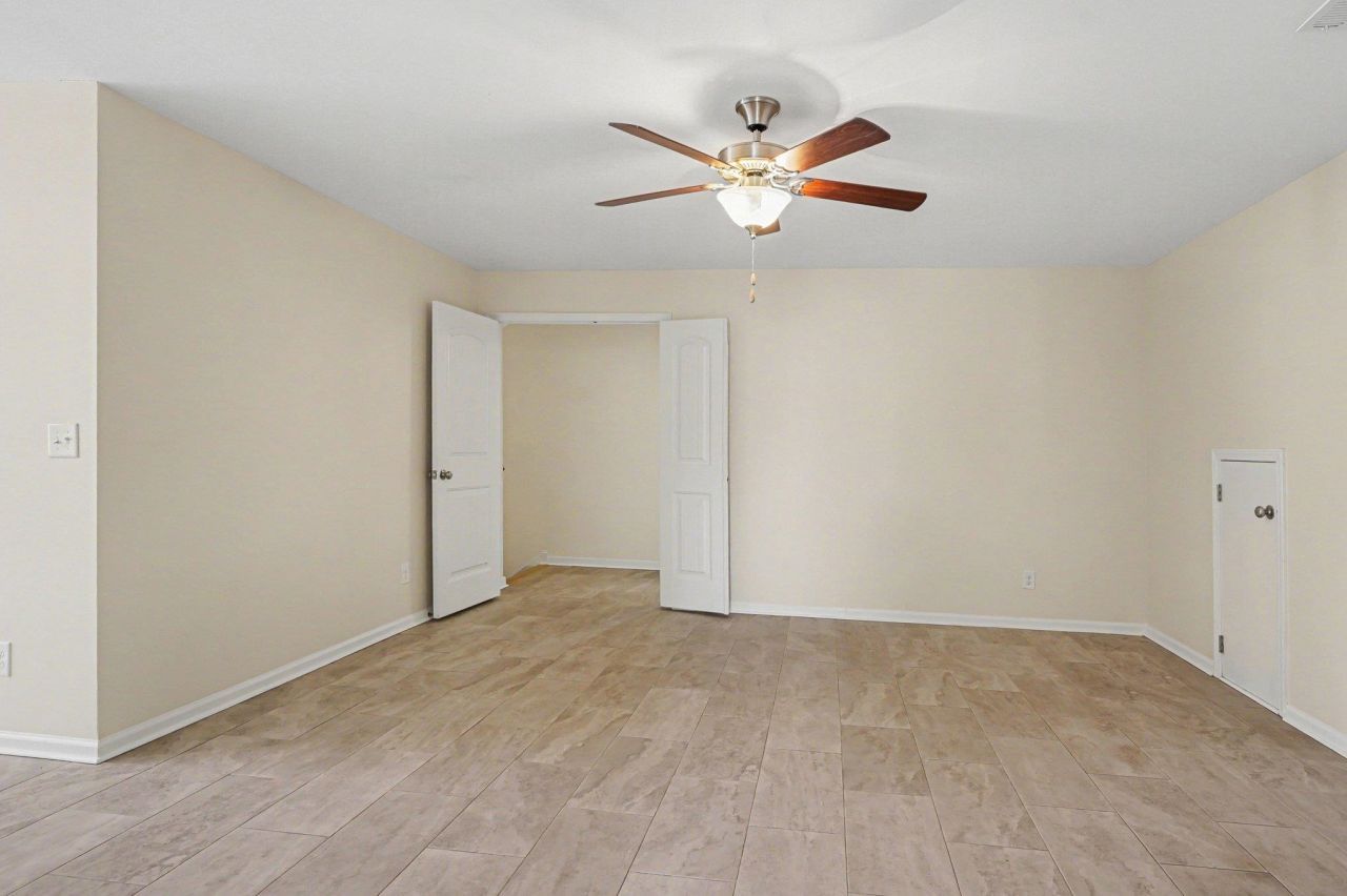 1050 Kennington Ct. Photo 12