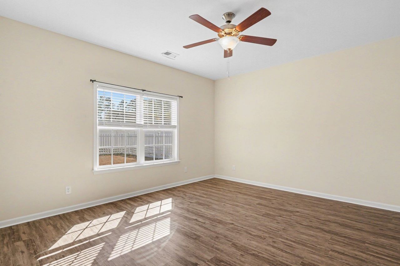 1050 Kennington Ct. Photo 15