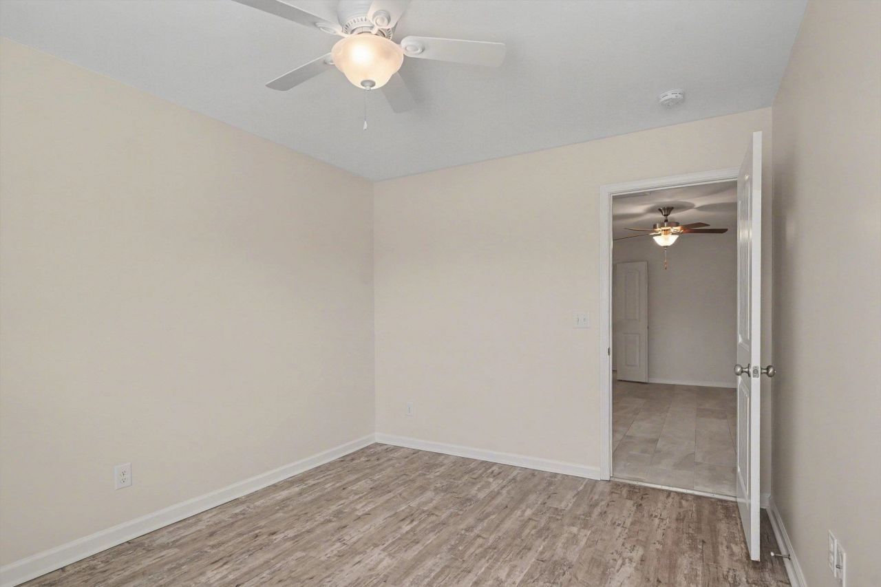 1050 Kennington Ct. Photo 16