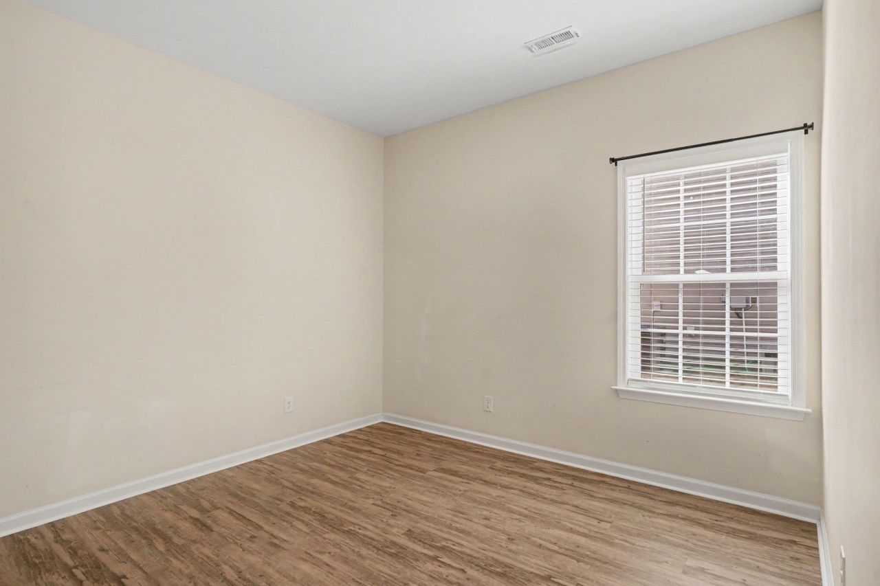 1050 Kennington Ct. Photo 17