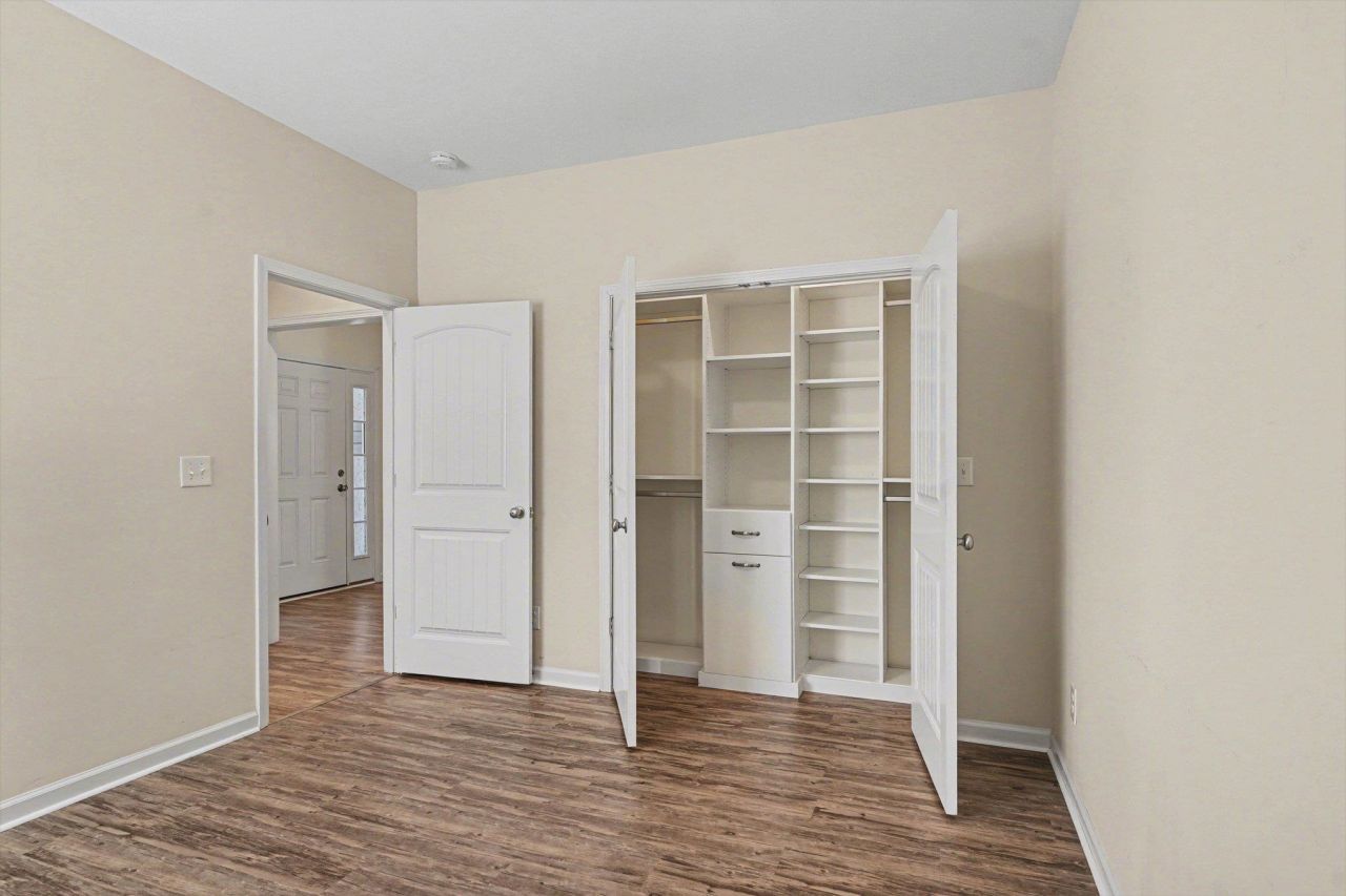 1050 Kennington Ct. Photo 20