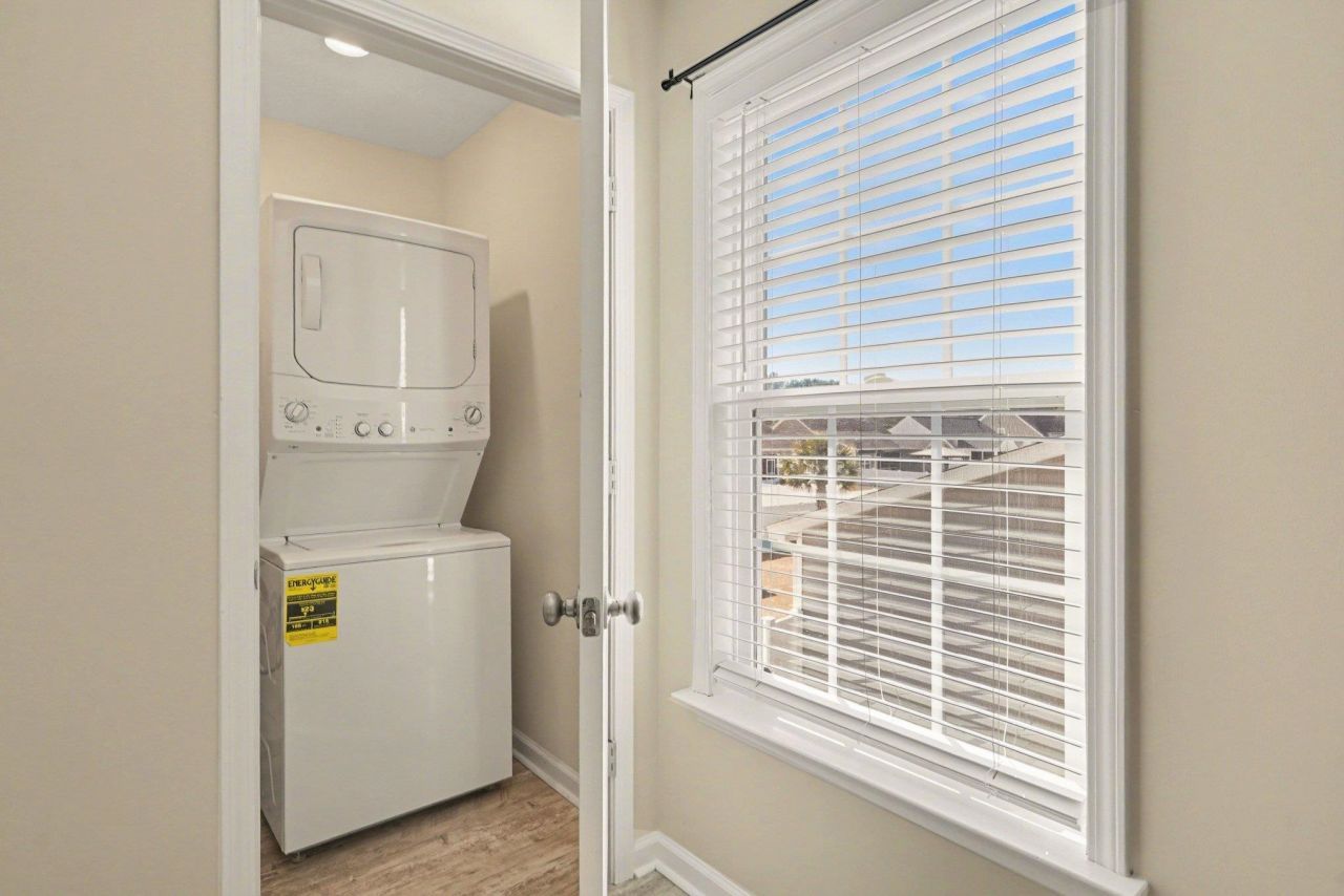 1050 Kennington Ct. Photo 24