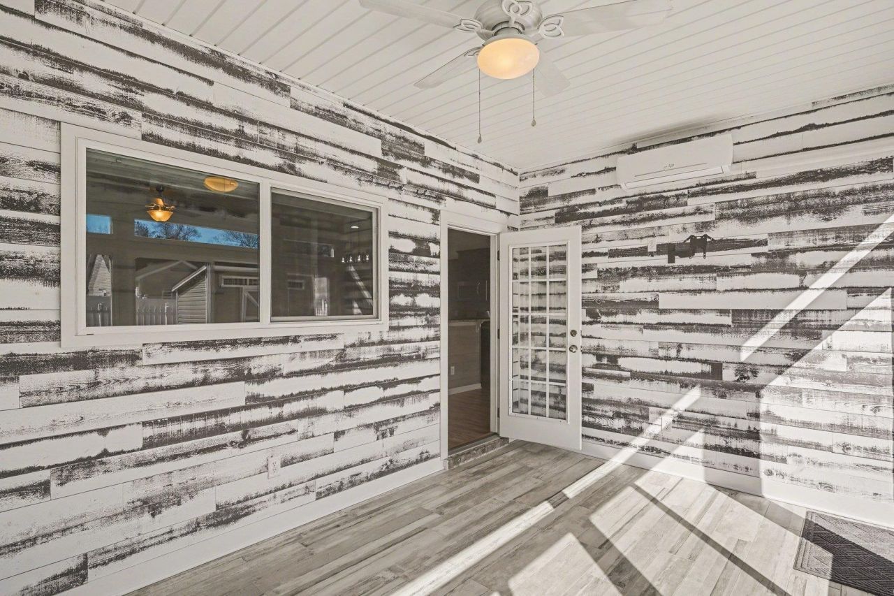 1050 Kennington Ct. Photo 28