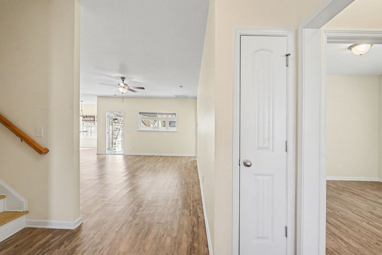 1050 Kennington Ct. Photo 4