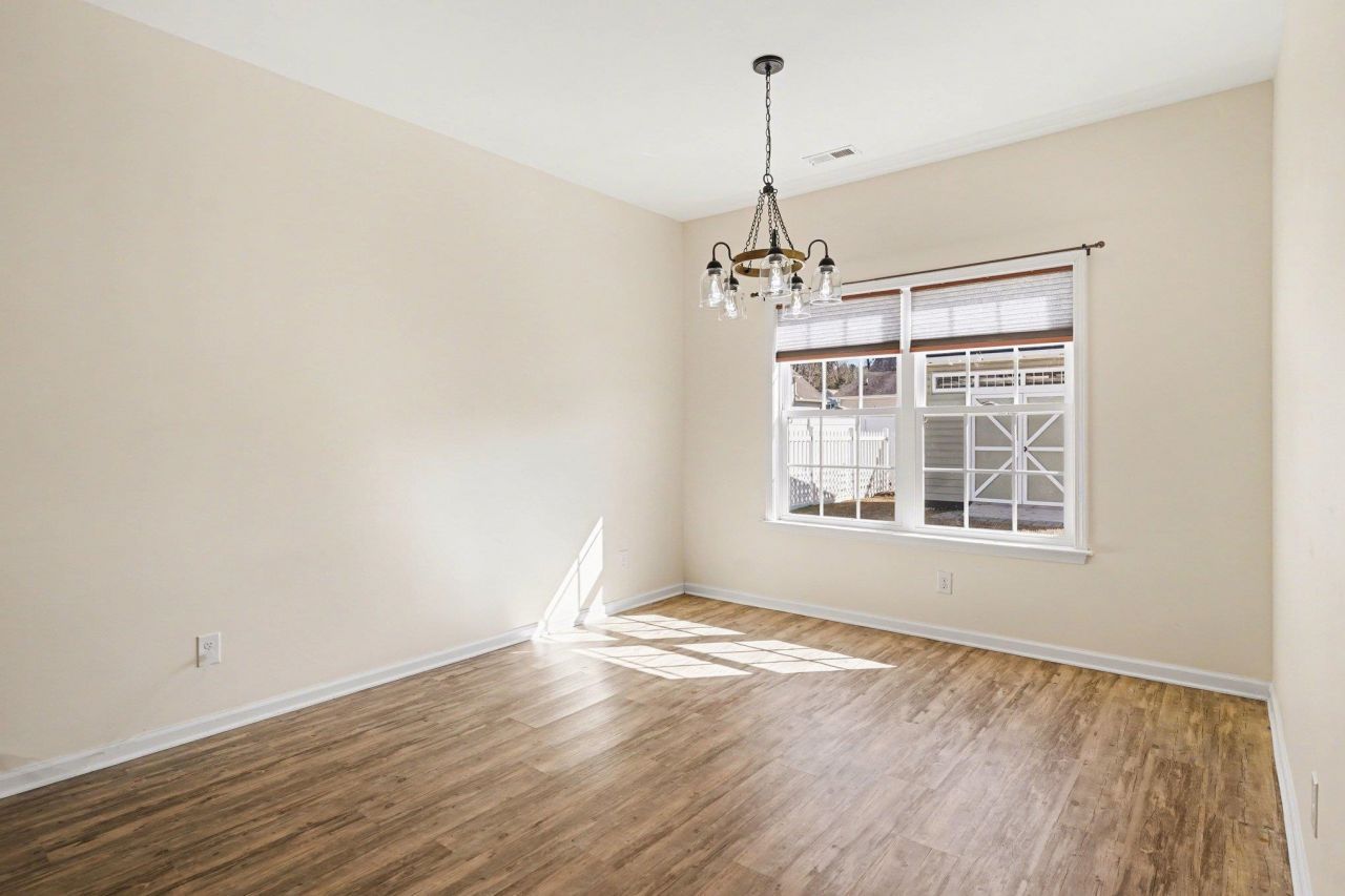 1050 Kennington Ct. Photo 6