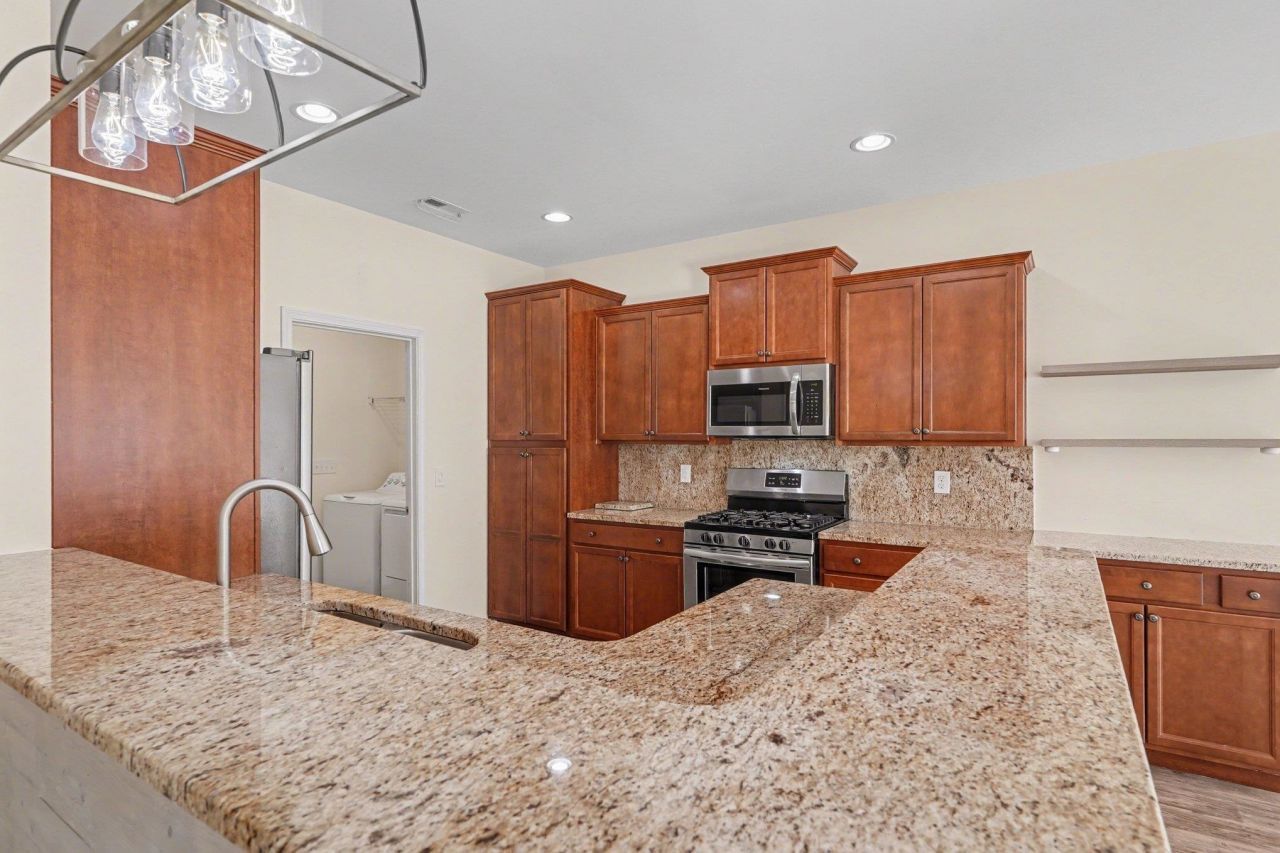 1050 Kennington Ct. Photo 8