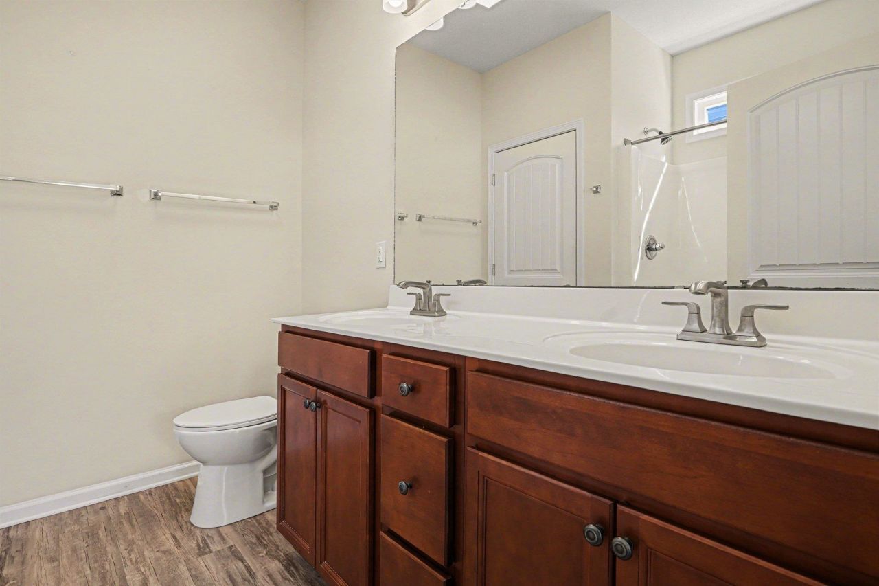 1050 Kennington Ct. Photo 9