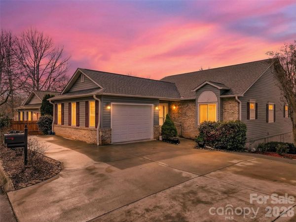 17 Driver Court, Hendersonville, NC 28739