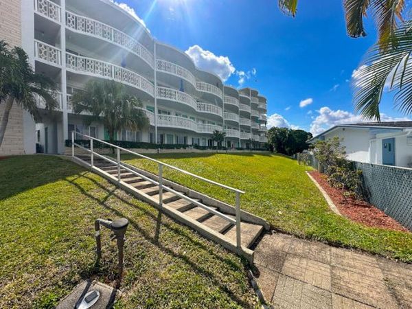 2381 Sunset Avenue, Unit 414, Lake Worth Beach, FL 33461
