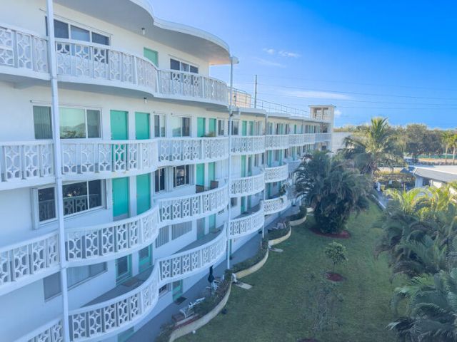 2381 Sunset Avenue, Unit 414, Lake Worth Beach, FL 33461 Photo