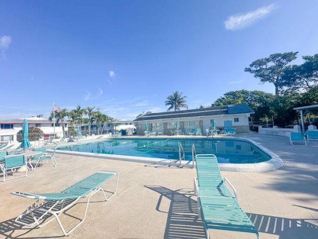 2381 Sunset Avenue, Unit 414, Lake Worth Beach, FL 33461 Photo