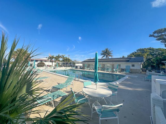 2381 Sunset Avenue, Unit 414, Lake Worth Beach, FL 33461 Photo