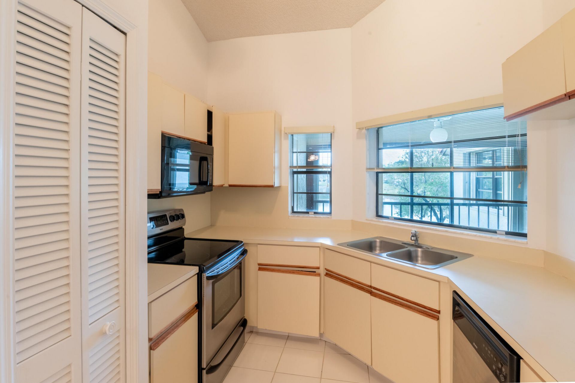 5829 Parkwalk Drive, Boynton Beach, FL 33472 Photo