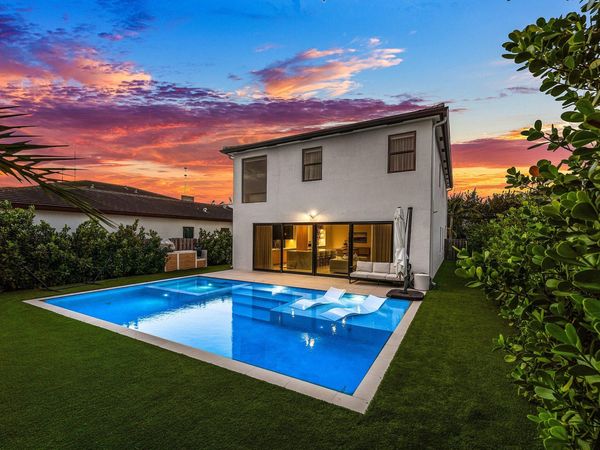 312 NE 210th Way, Miami, FL 33179