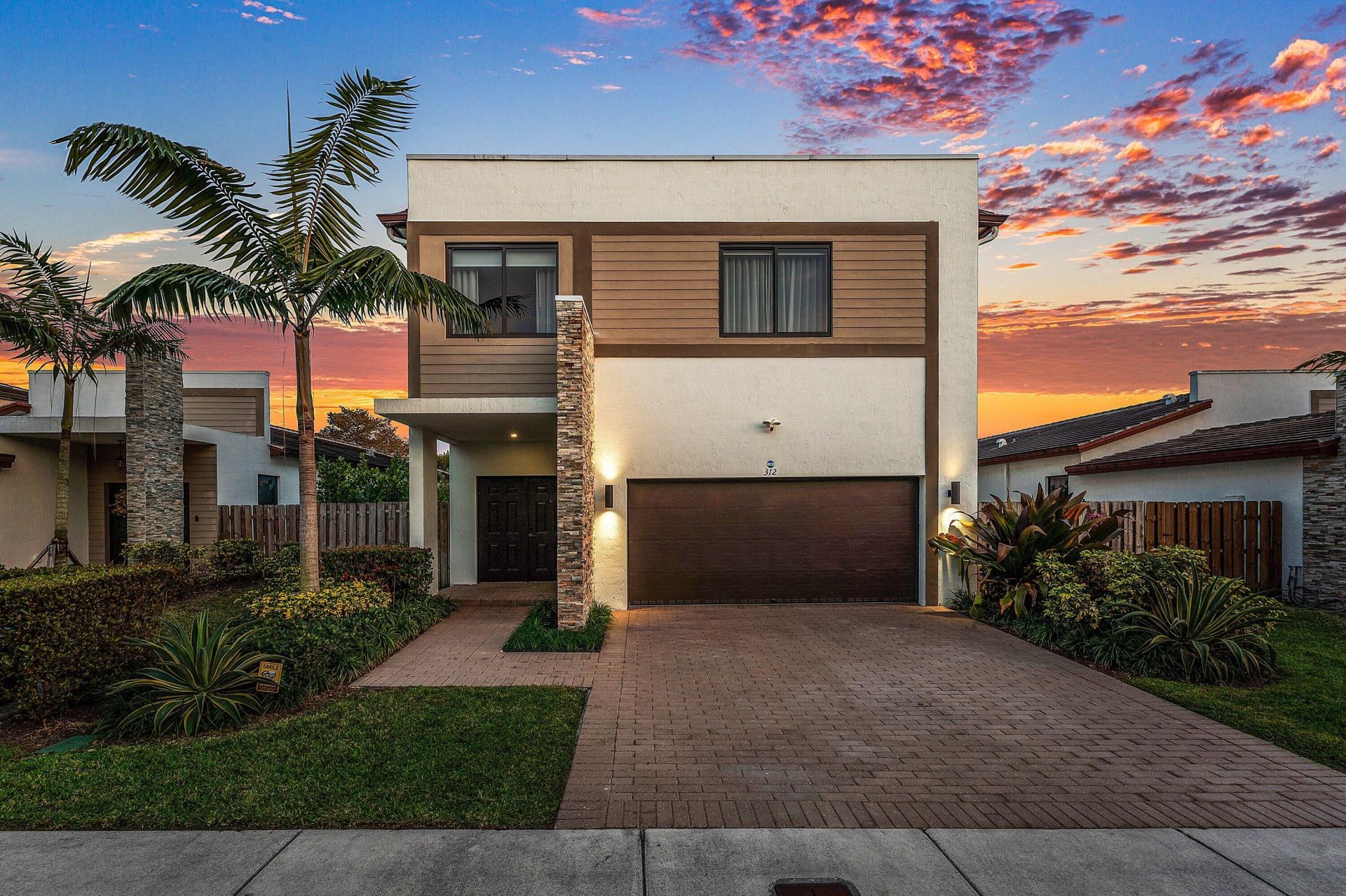 312 NE 210th Way, Miami, FL 33179 Photo