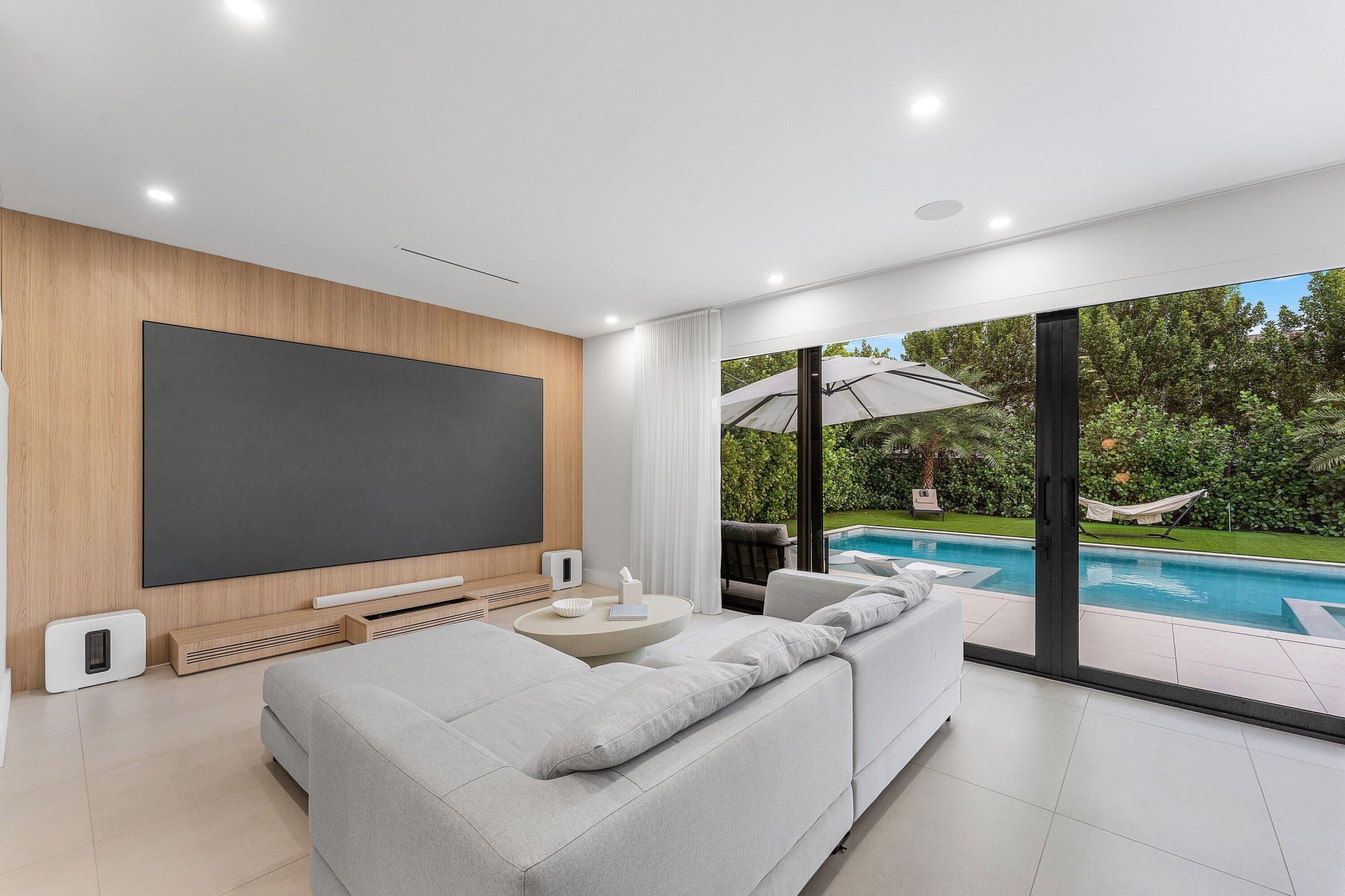 312 NE 210th Way, Miami, FL 33179 Photo