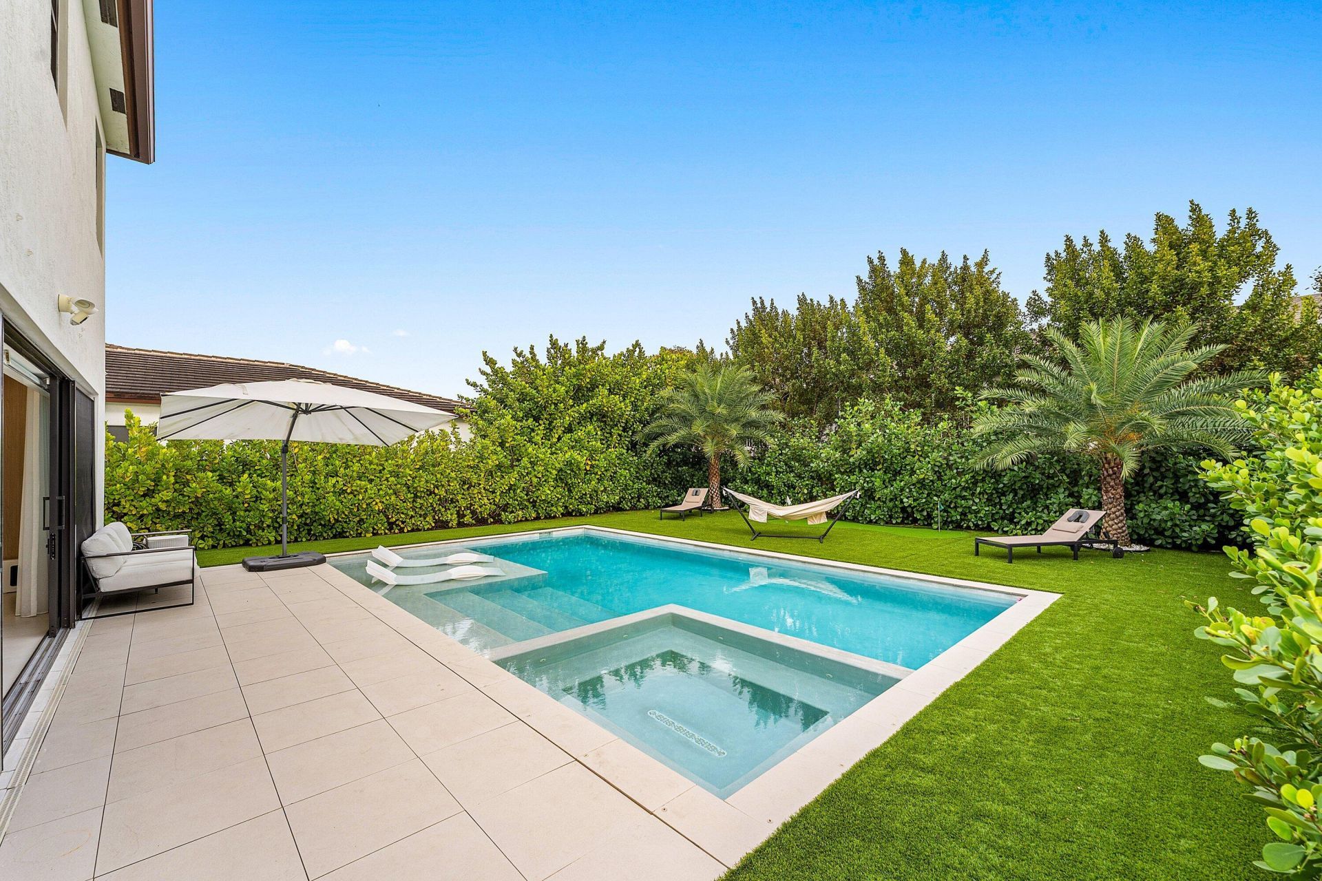 312 NE 210th Way, Miami, FL 33179 Photo