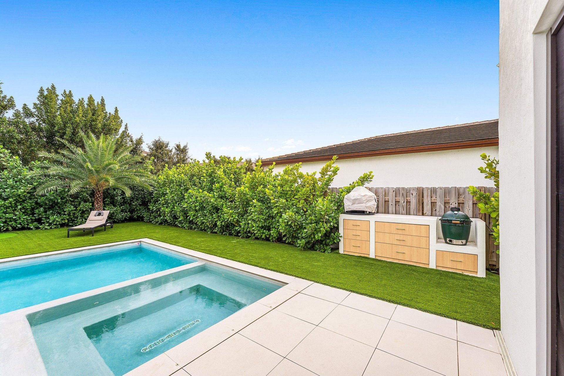 312 NE 210th Way, Miami, FL 33179 Photo