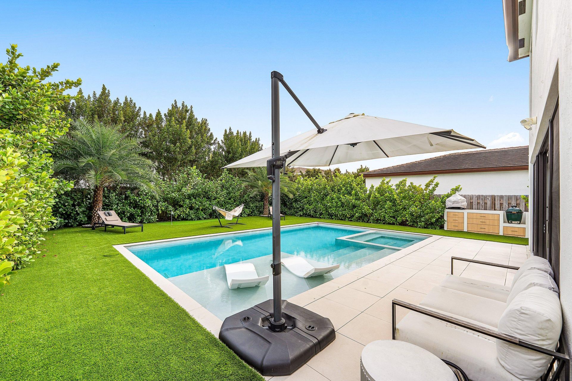 312 NE 210th Way, Miami, FL 33179 Photo