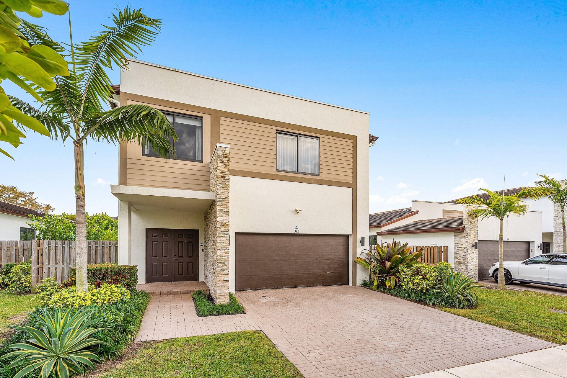 312 NE 210th Way, Miami, FL 33179 Photo