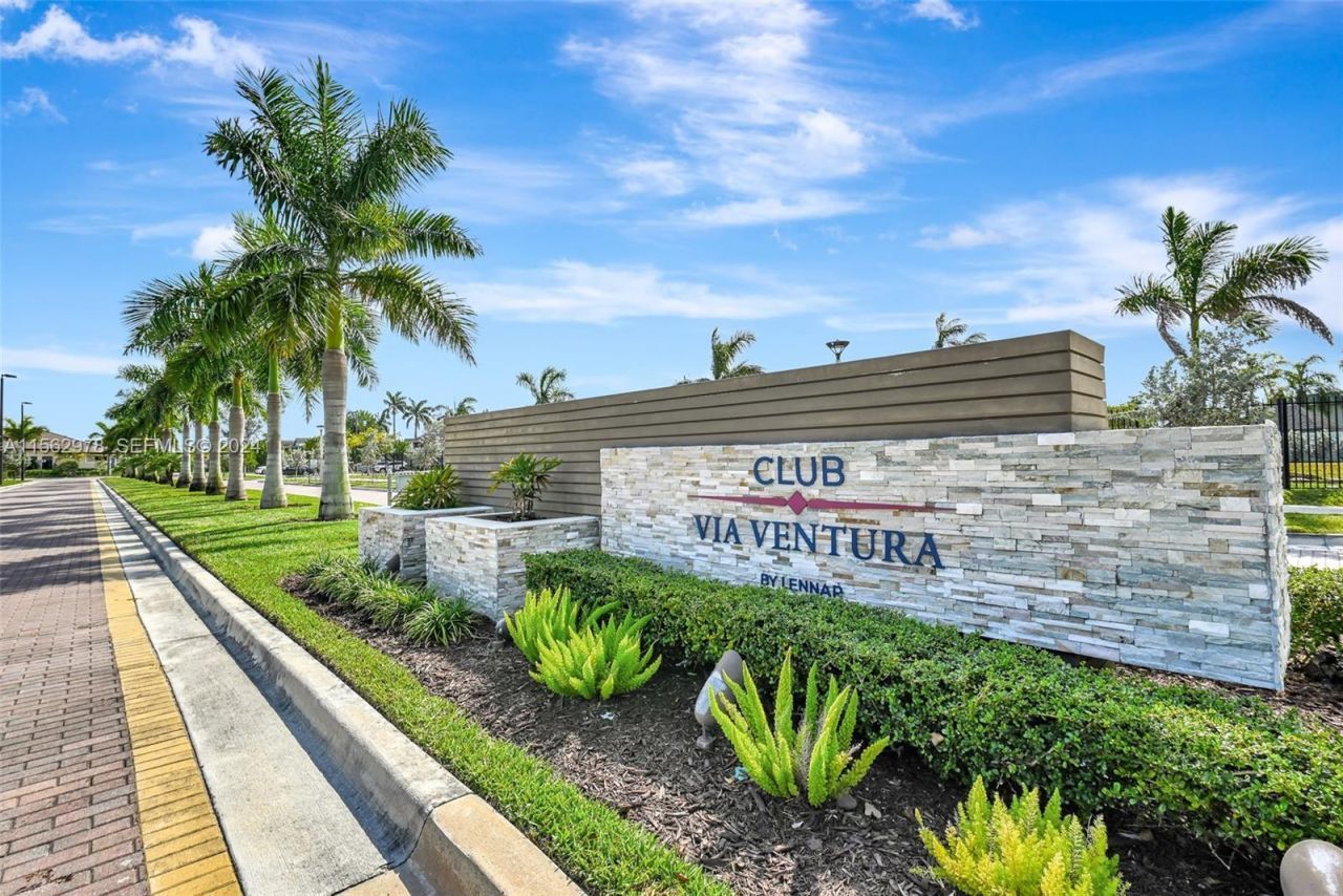 312 NE 210th Way, Miami, FL 33179 Photo