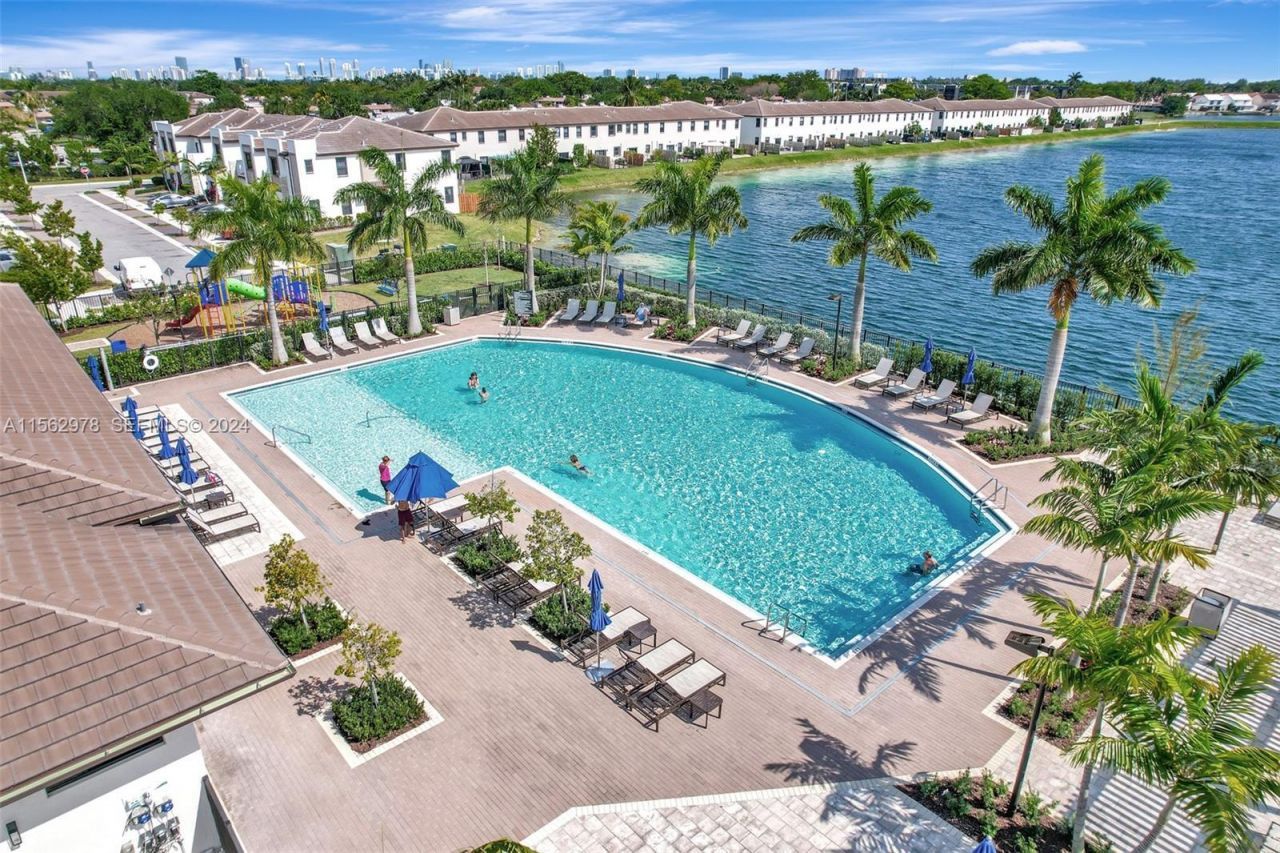 312 NE 210th Way, Miami, FL 33179 Photo