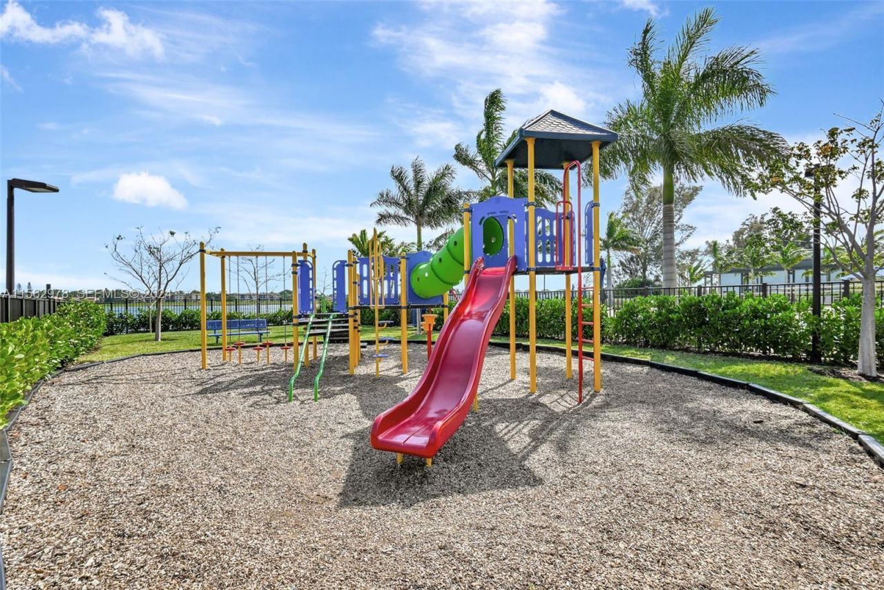 312 NE 210th Way, Miami, FL 33179 Photo