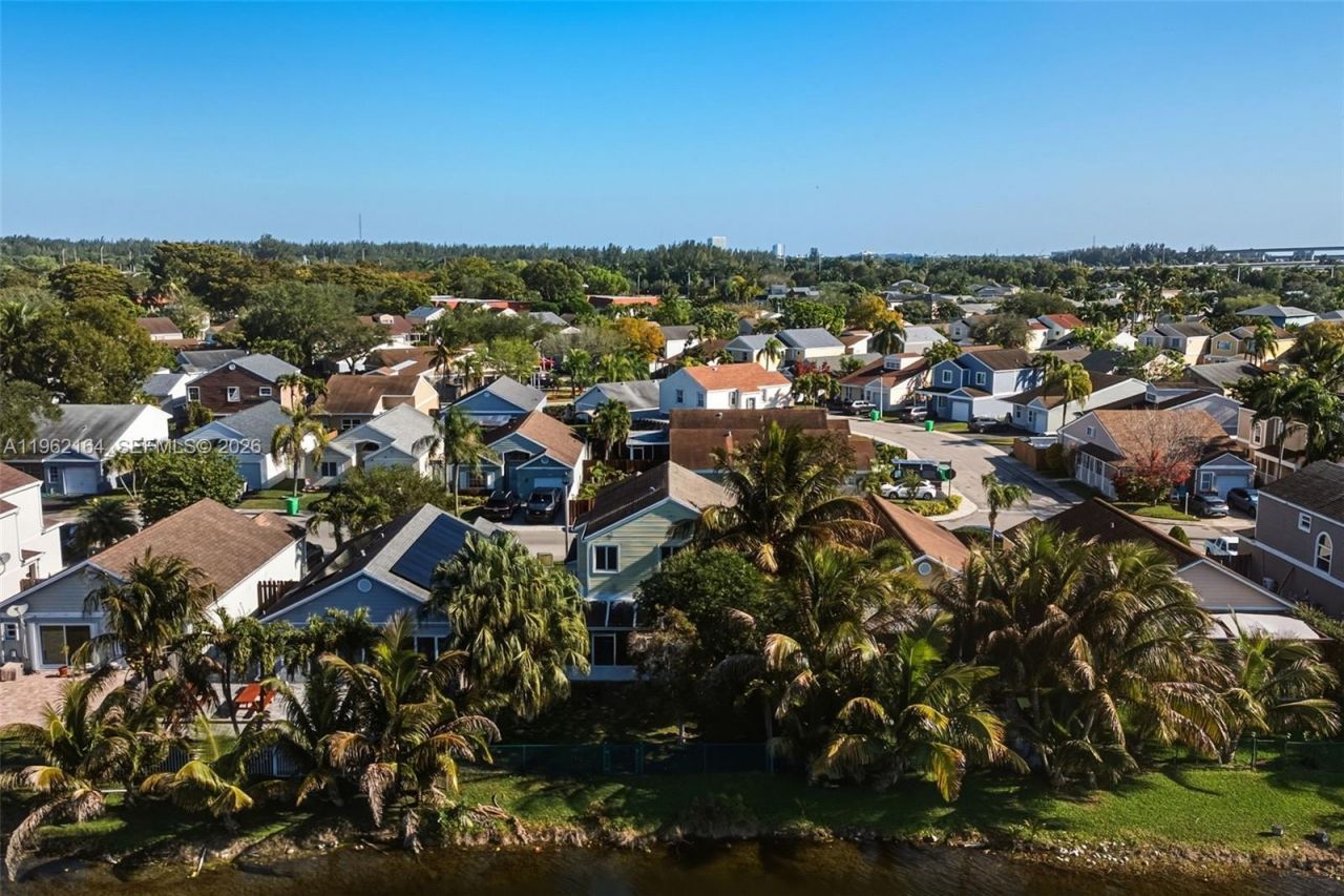 235 SW 159th Way, Sunrise, FL 33326 Photo