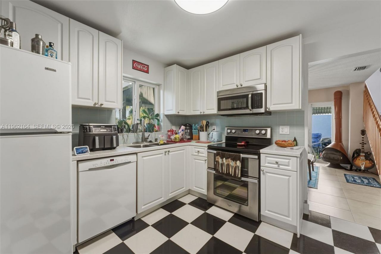 235 SW 159th Way, Sunrise, FL 33326 Photo