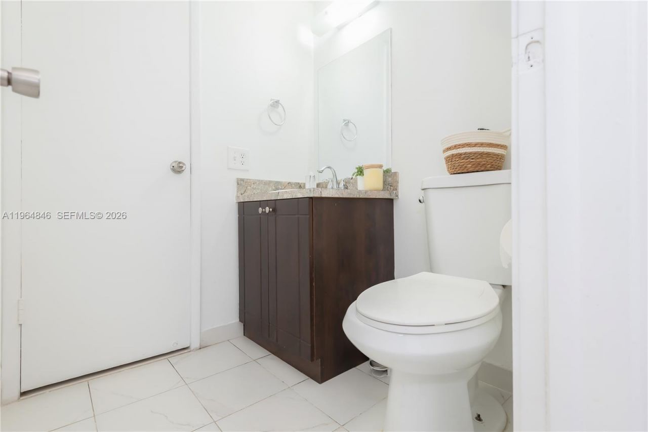 8885 Fontainebleau Blvd, Unit 205, Miami, FL 33172 Photo