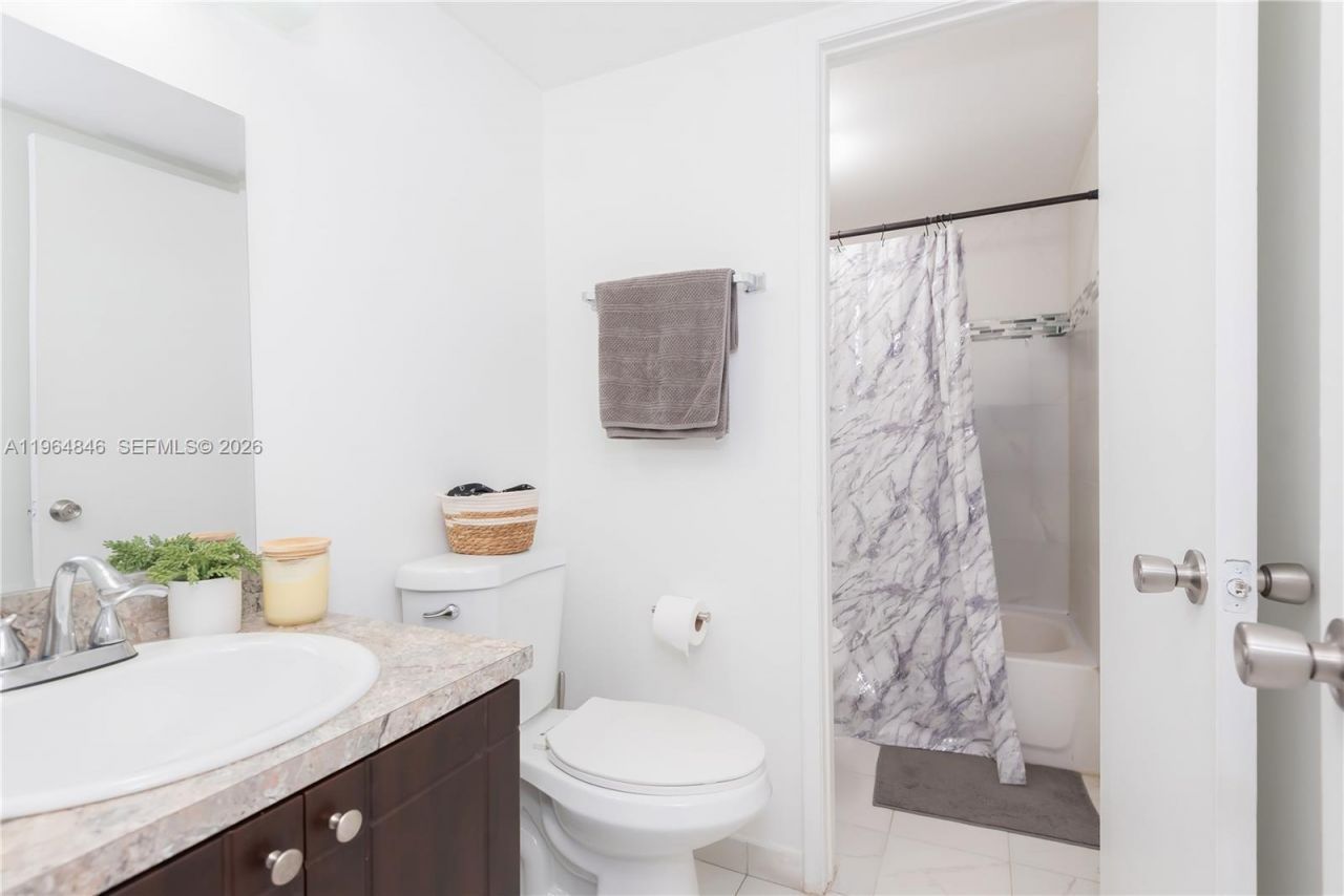 8885 Fontainebleau Blvd, Unit 205, Miami, FL 33172 Photo