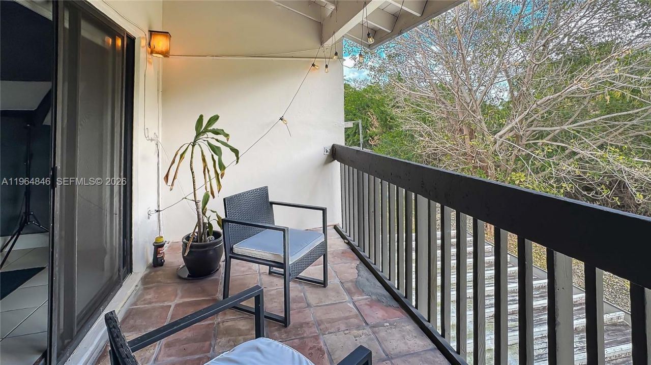 8885 Fontainebleau Blvd, Unit 205, Miami, FL 33172 Photo