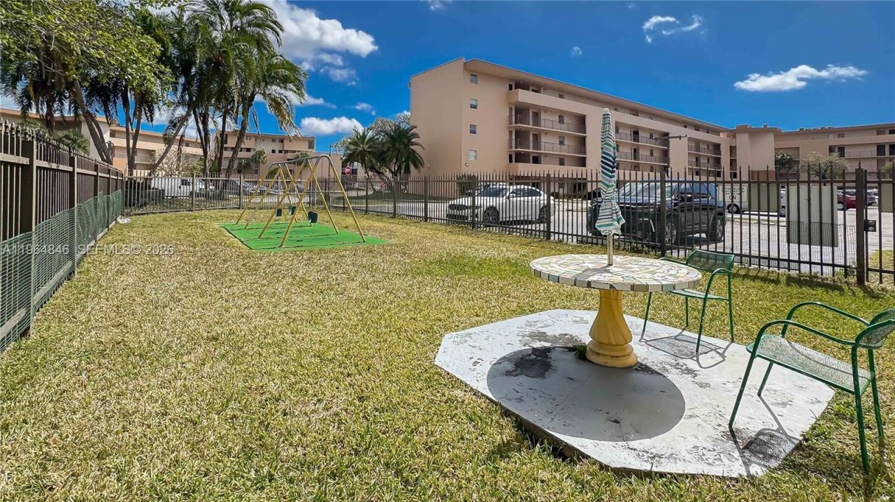 8885 Fontainebleau Blvd, Unit 205, Miami, FL 33172 Photo