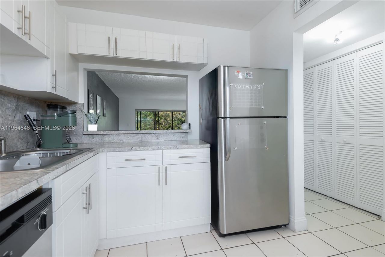 8885 Fontainebleau Blvd, Unit 205, Miami, FL 33172 Photo