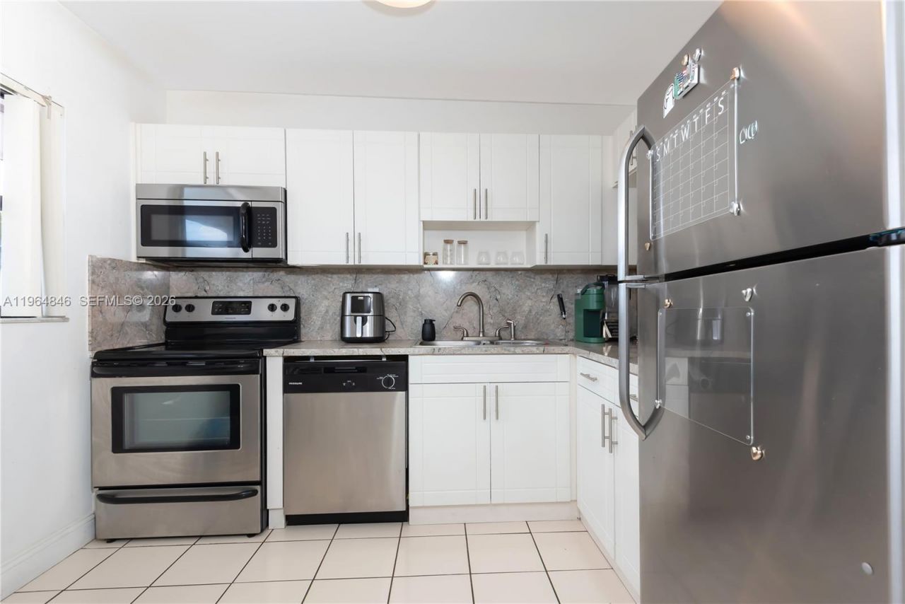 8885 Fontainebleau Blvd, Unit 205, Miami, FL 33172 Photo