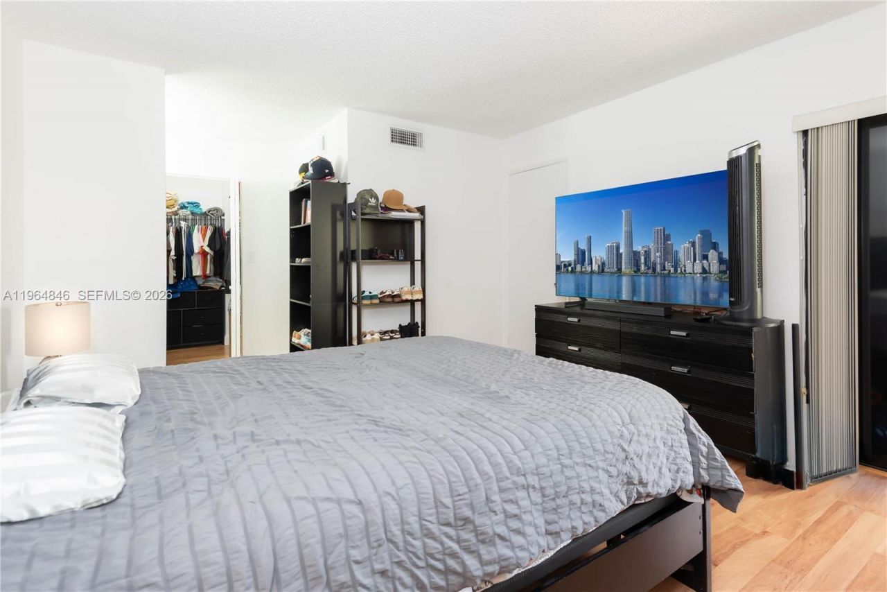 8885 Fontainebleau Blvd, Unit 205, Miami, FL 33172 Photo