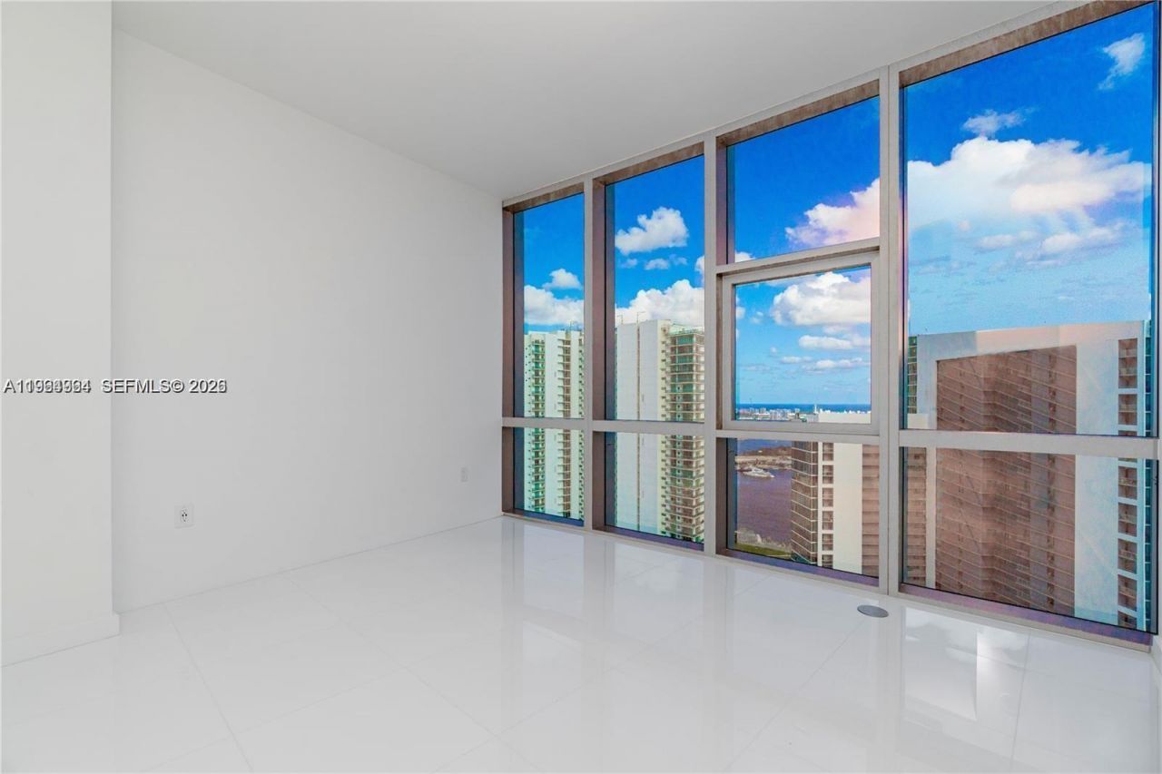 851 NE 1st Ave, Unit 4911, Miami, FL 33132 Photo