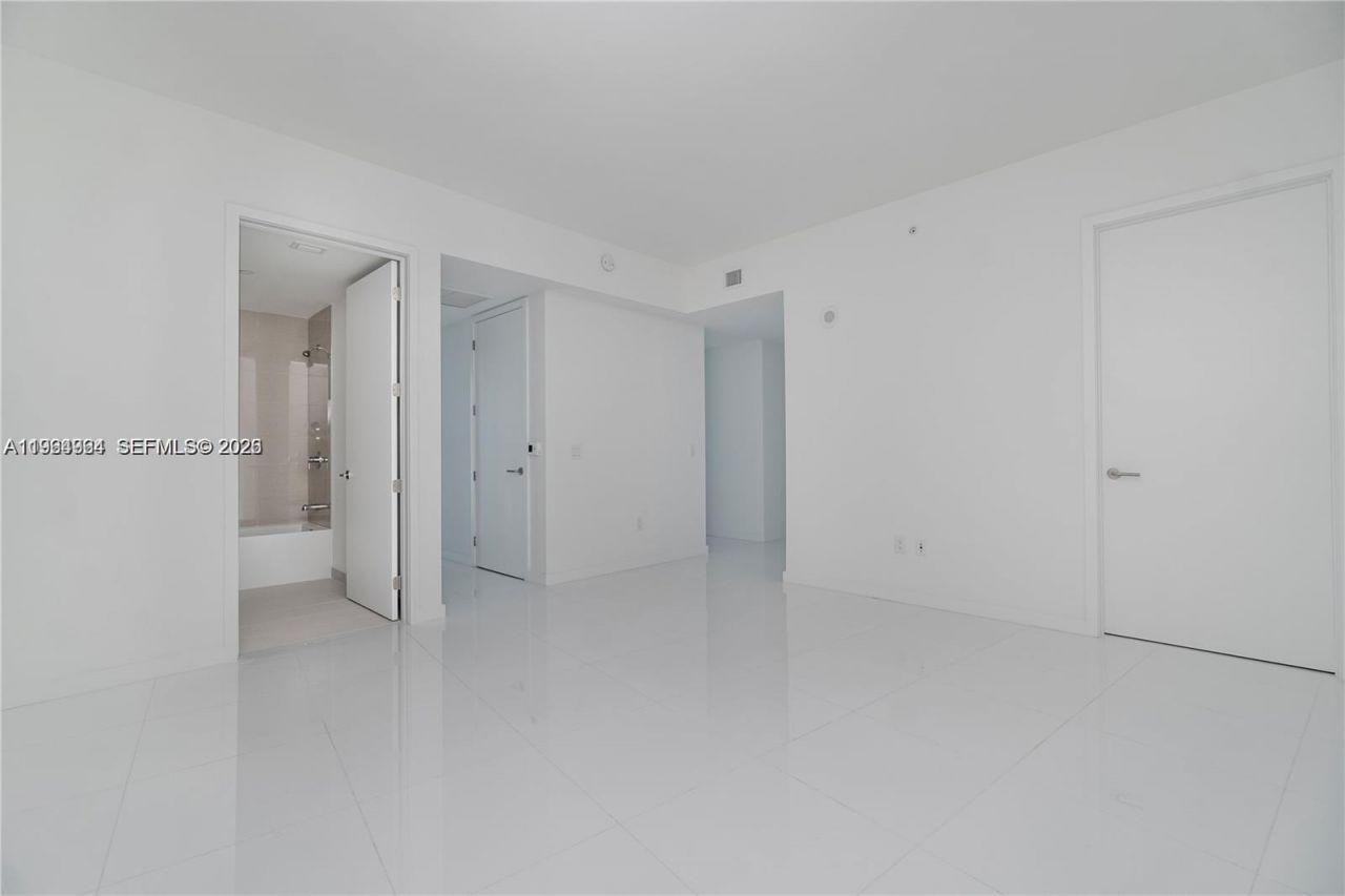 851 NE 1st Ave, Unit 4911, Miami, FL 33132 Photo