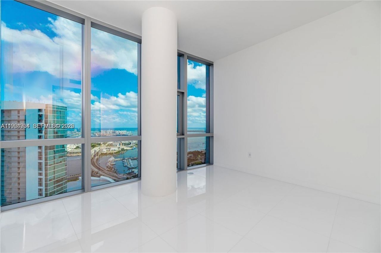 851 NE 1st Ave, Unit 4911, Miami, FL 33132 Photo