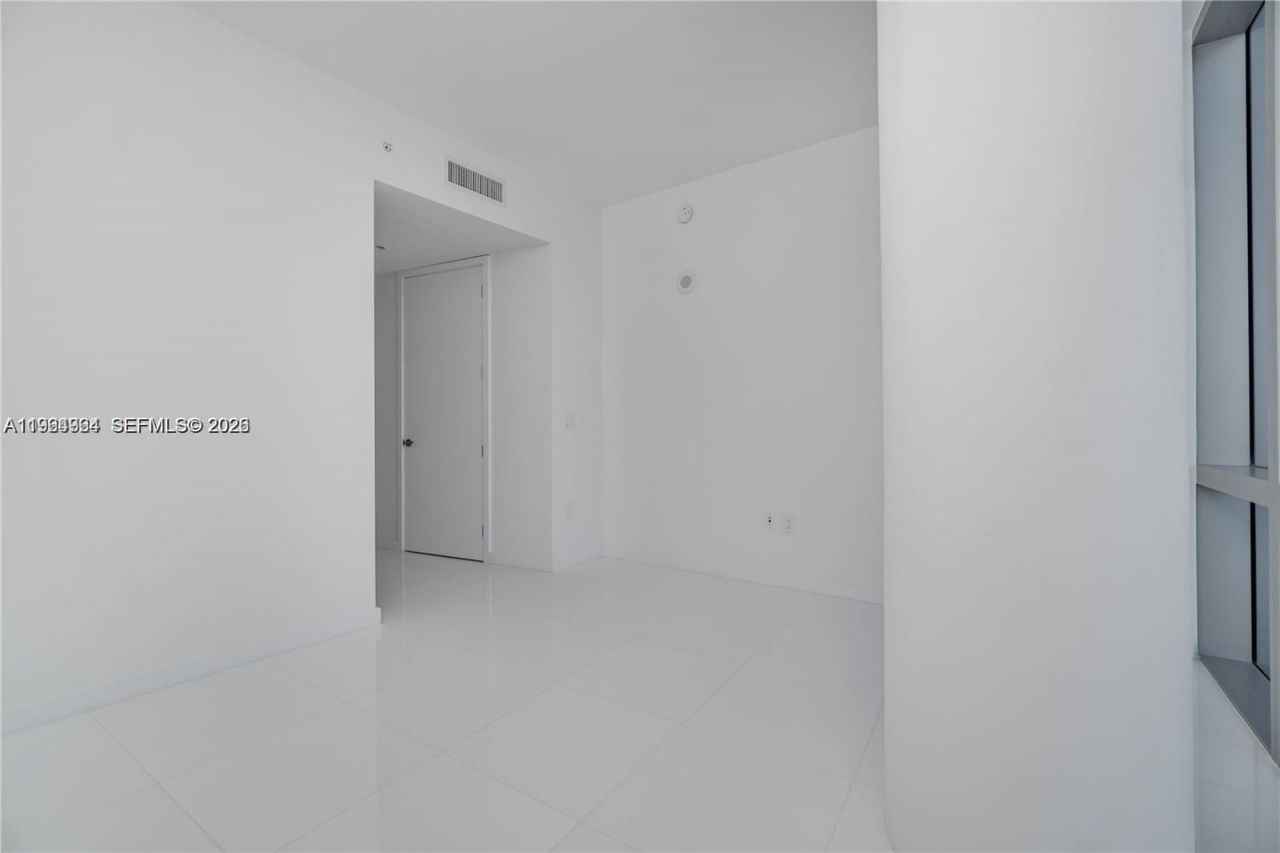 851 NE 1st Ave, Unit 4911, Miami, FL 33132 Photo
