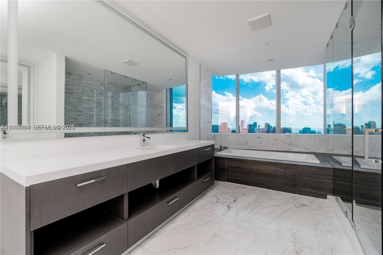 851 NE 1st Ave, Unit 4911, Miami, FL 33132 Photo