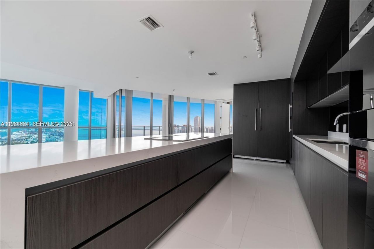 851 NE 1st Ave, Unit 4911, Miami, FL 33132 Photo