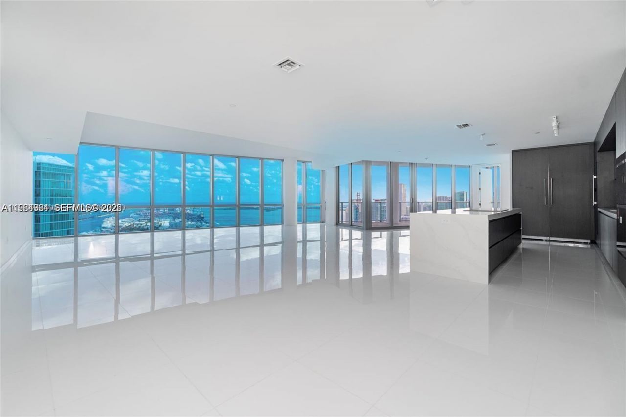 851 NE 1st Ave, Unit 4911, Miami, FL 33132 Photo