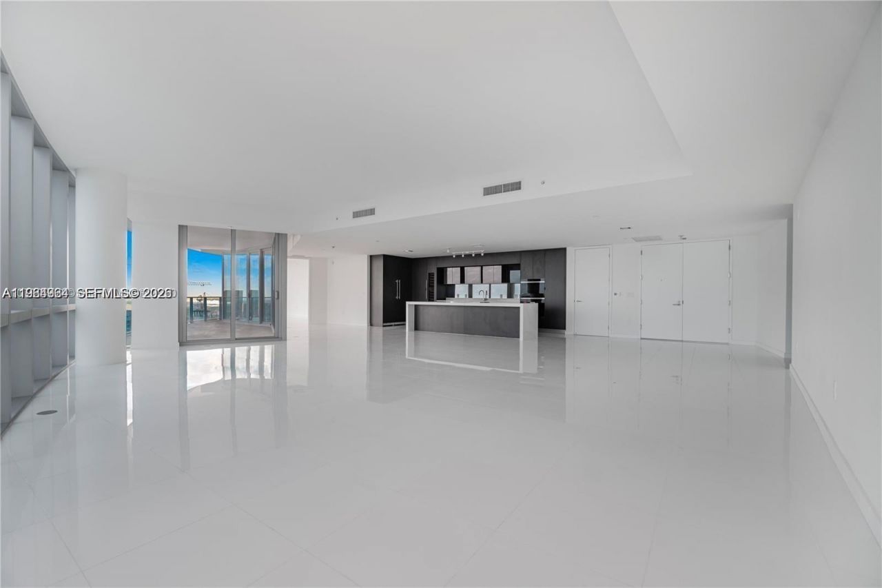 851 NE 1st Ave, Unit 4911, Miami, FL 33132 Photo