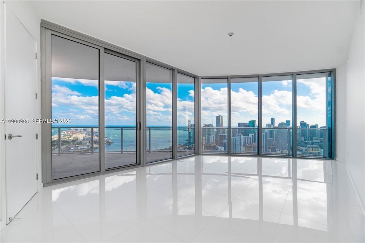 851 NE 1st Ave, Unit 4911, Miami, FL 33132 Photo