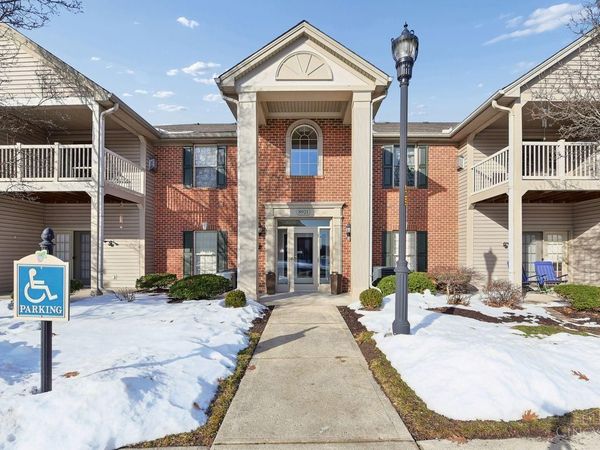 8021 Pinnacle Point Drive, Unit 204, West Chester, OH 45069