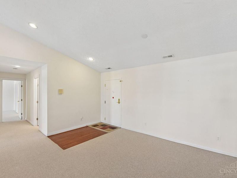 8021 Pinnacle Point Drive, Unit 204, West Chester, OH 45069 Photo 18