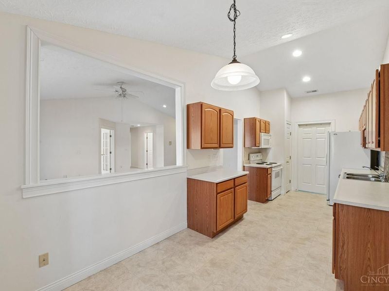 8021 Pinnacle Point Drive, Unit 204, West Chester, OH 45069 Photo 27