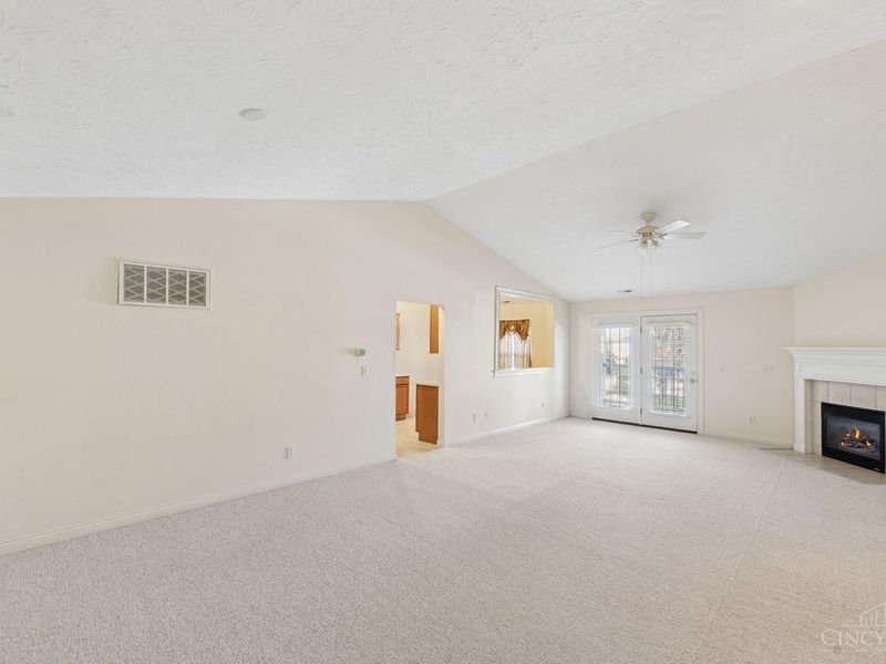8021 Pinnacle Point Drive, Unit 204, West Chester, OH 45069 Photo 3