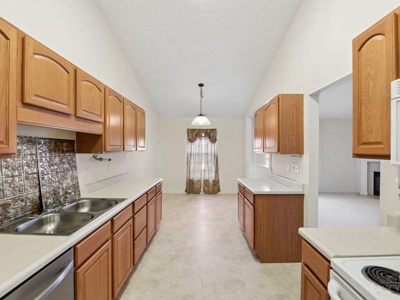 8021 Pinnacle Point Drive, Unit 204, West Chester, OH 45069 Photo 31
